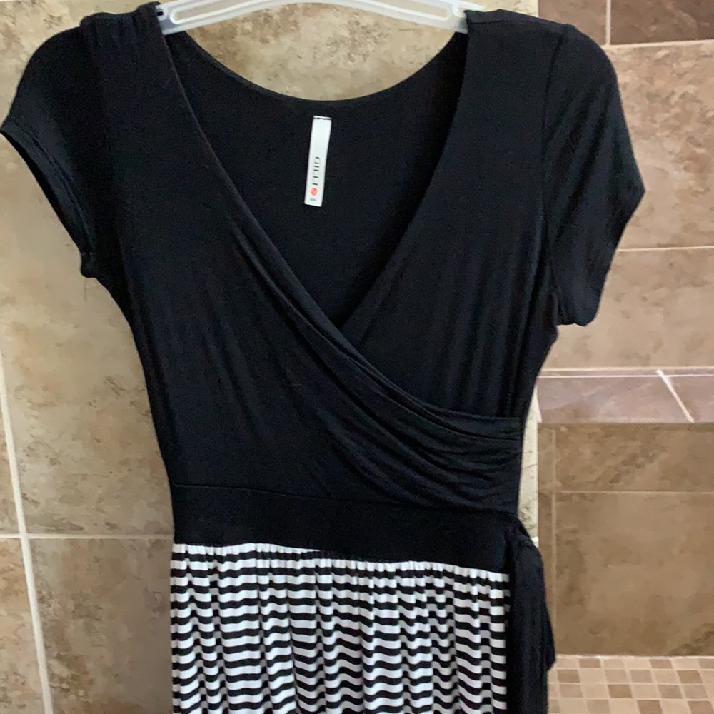 Gilli Dress - Picture 3 of 6